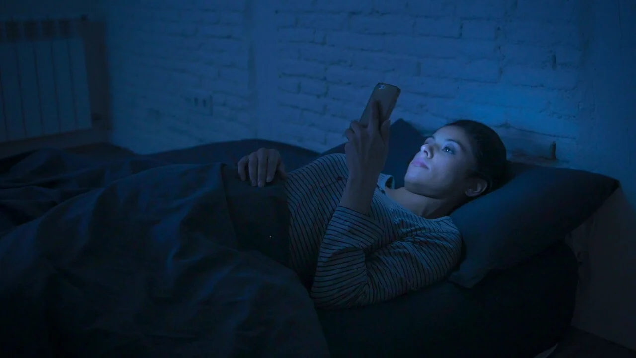 6 Tricks to Fall Back to Sleep Fast When You Wake Up at Night 3 Keep Screens and Blue Light Away