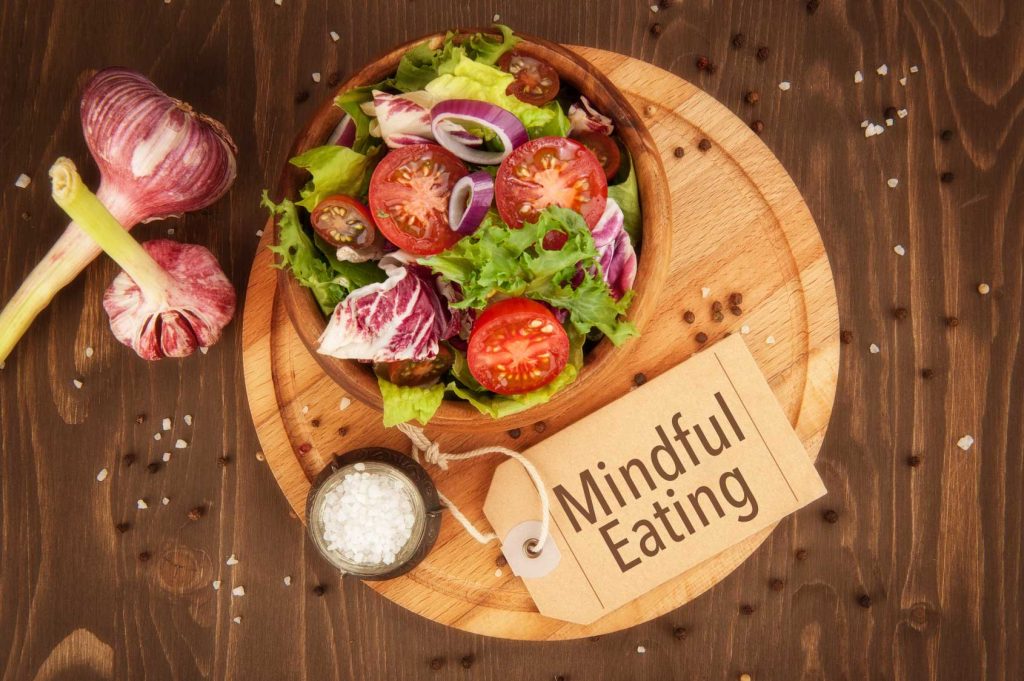 Mindful Eating: A Complete Guide to Transform Your Relationship With Food