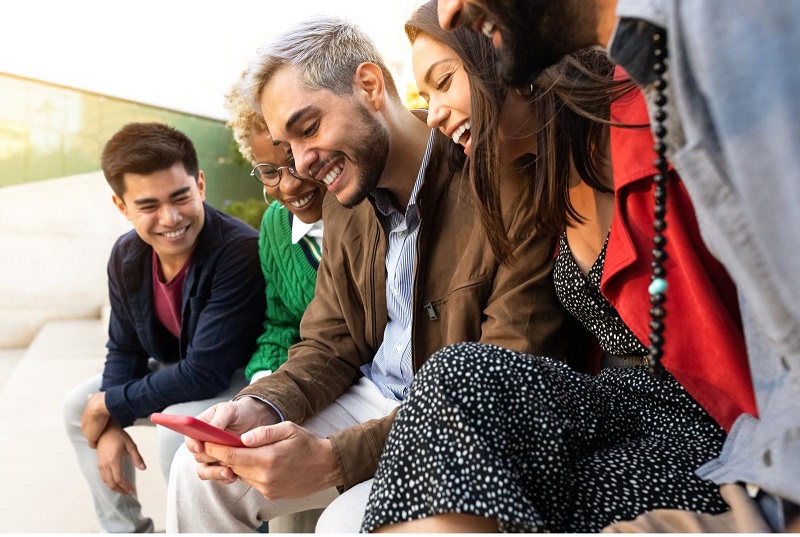 How to Distract Yourself from a Breakup: 20 Healthy Ways to Move Forward 3 Social Connections That Support Your Recovery