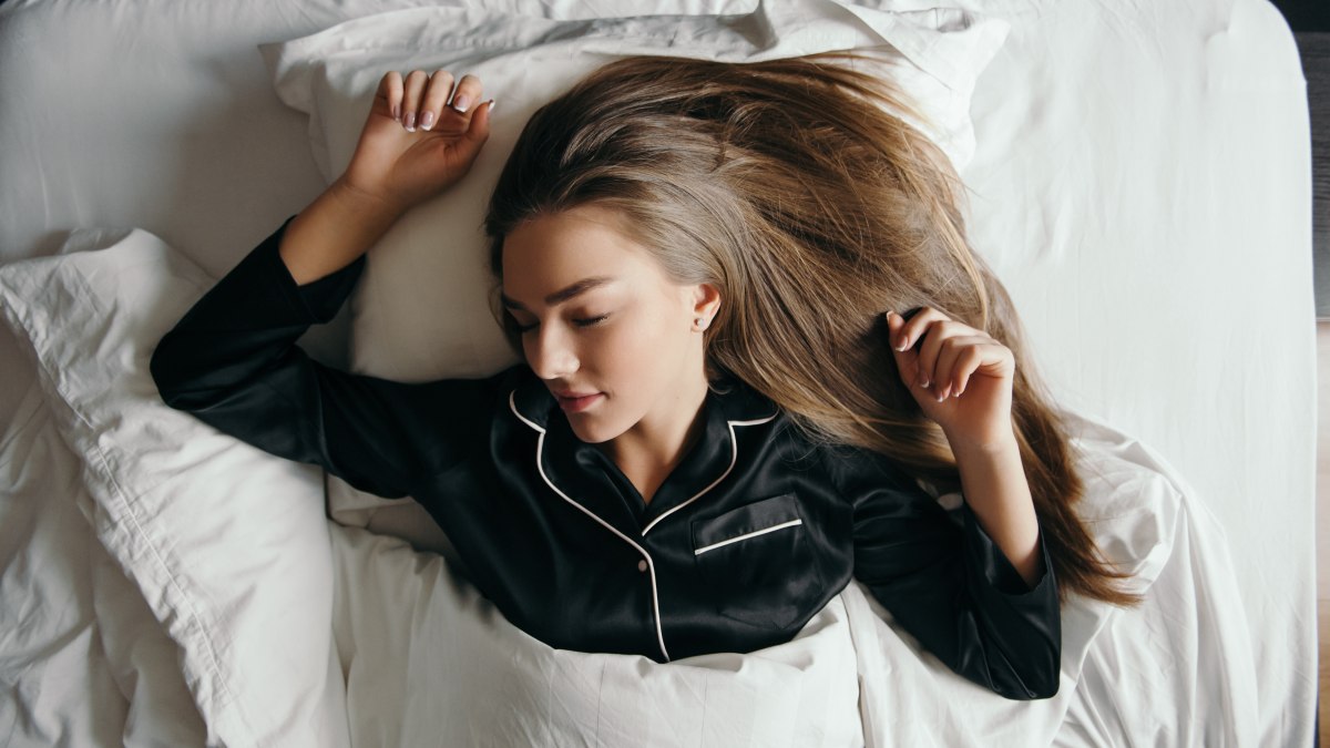 What to Avoid When Sleeping with Straight Hair